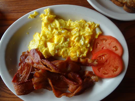 Keto Breakfast: Bacon &amp; Eggs | Ruled Me